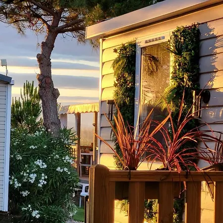 Le Lagon Rose Siblu Le Mar Estang Canet-en-roussillon, 2 Rooms, 2 Bathrooms, 2 Tv, Free Wifi, Sheets & Towels Included, At 5 Mn Walk Kemp *